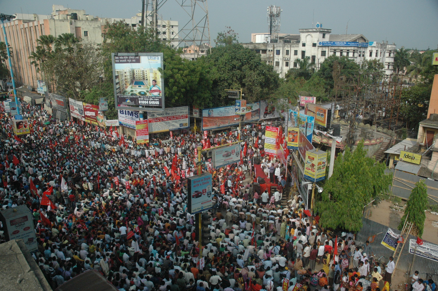 ৬ এপ্রিল, বামফ্রন্টের বিশাল সমাবেশ। কার্জত অবরুদ্ধ বর্ধমান শহর