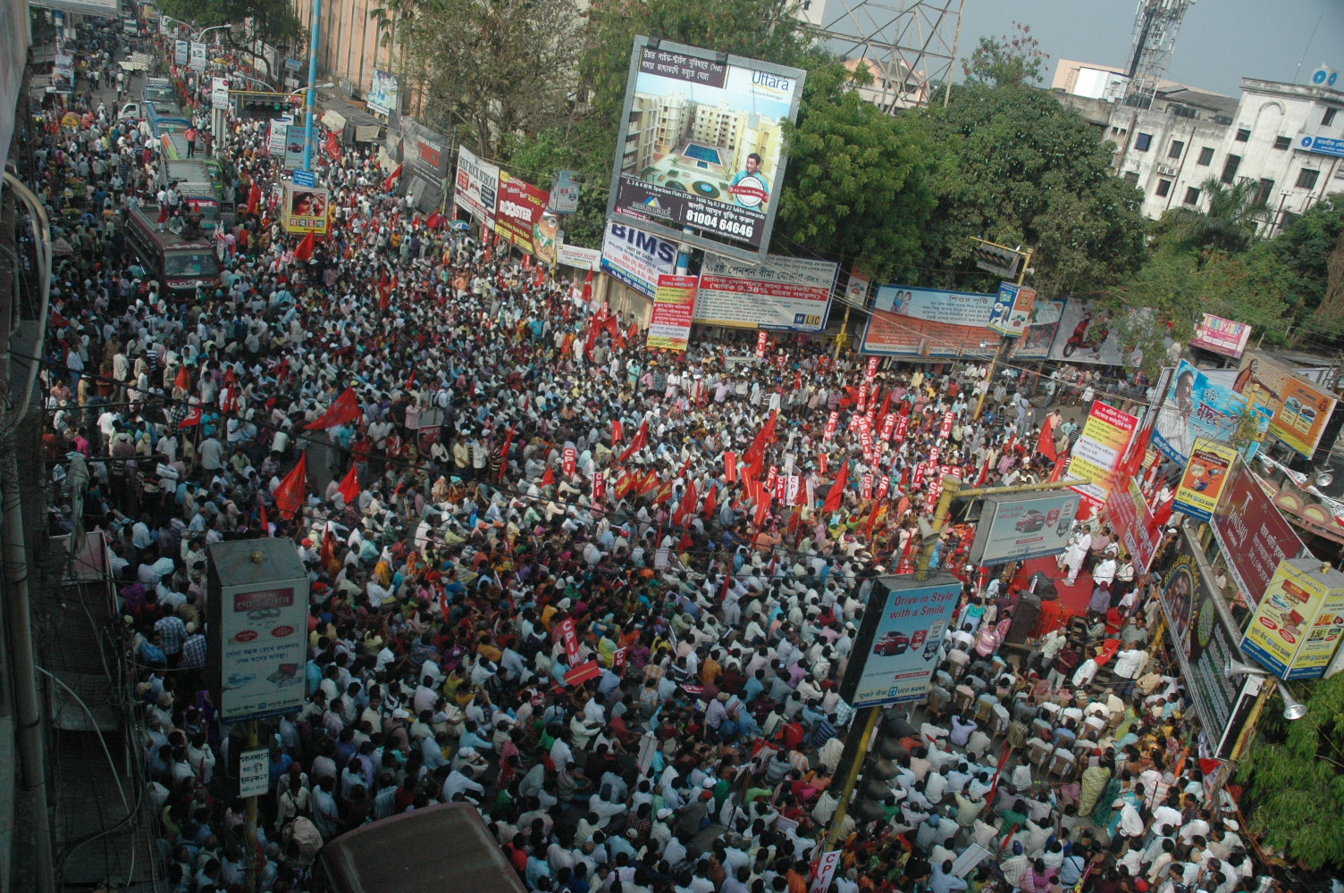 ৬ এপ্রিল, বামফ্রন্টের বিশাল সমাবেশ। কার্জত অবরুদ্ধ বর্ধমান শহর
